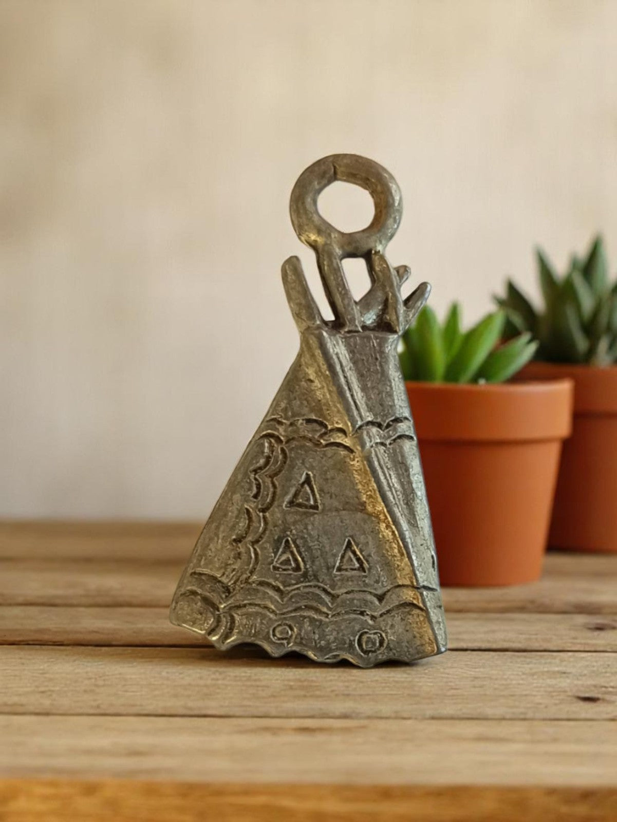 Pendentif vintage métal, motif géométrique années 50, bijouterie rétro