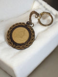 Porte-clés ancien vintage médaillon doré laurier rétro accessoire publicitaire