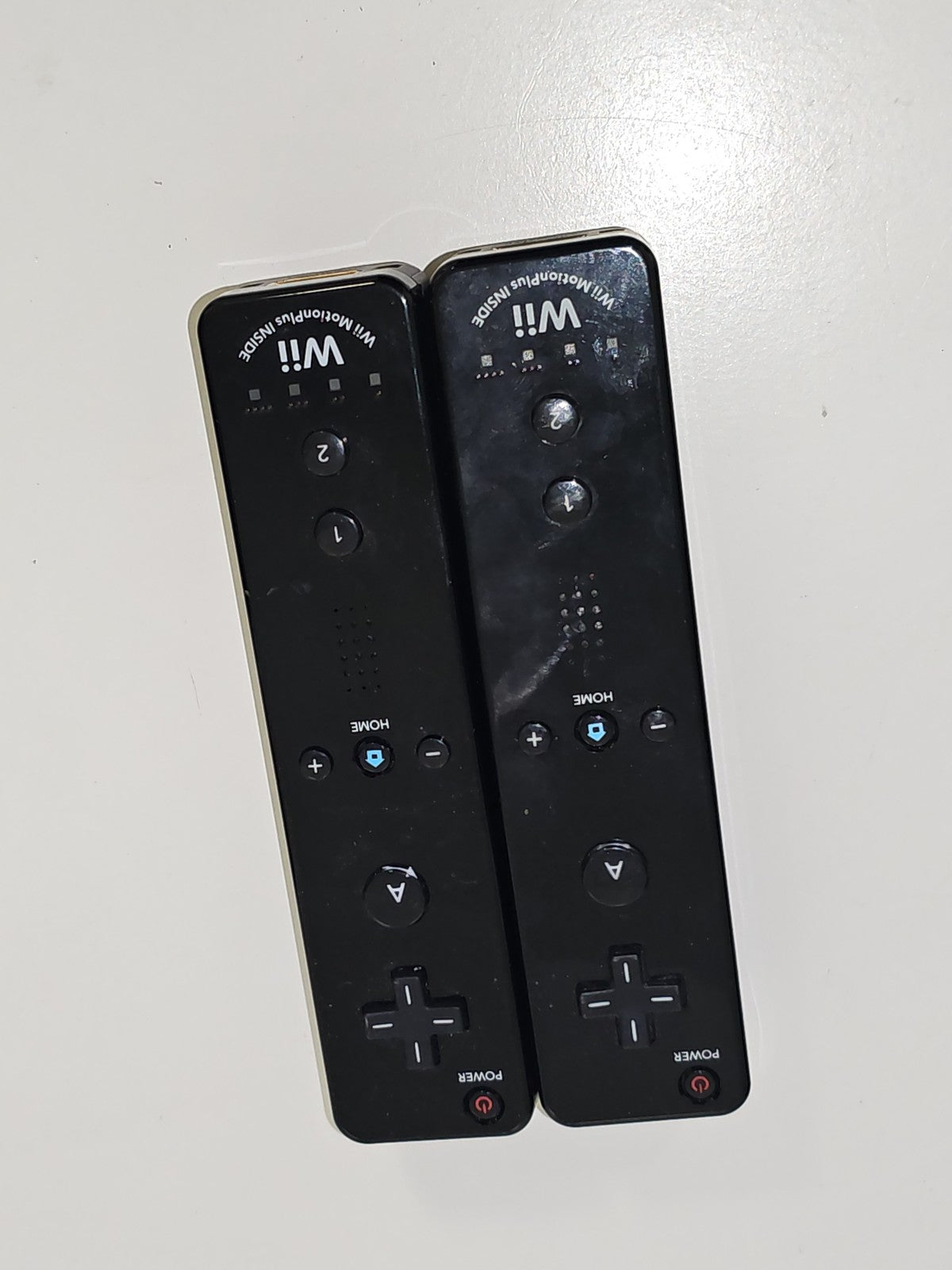 Lot 2 manettes Wii noires Nintendo défectueuses pour pièces, accessoires console