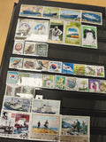 Lot de timbres thématiques divers, paysages, animaux, sports, oblitérés