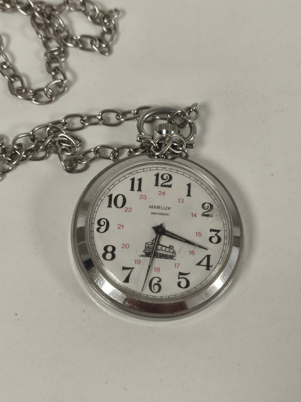 Montre à gousset Marlux antichoc avec chaîne, cadran blanc chiffres noirs