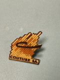 Vintage pin's Couture SA jaune logo couture rétro ancien collection