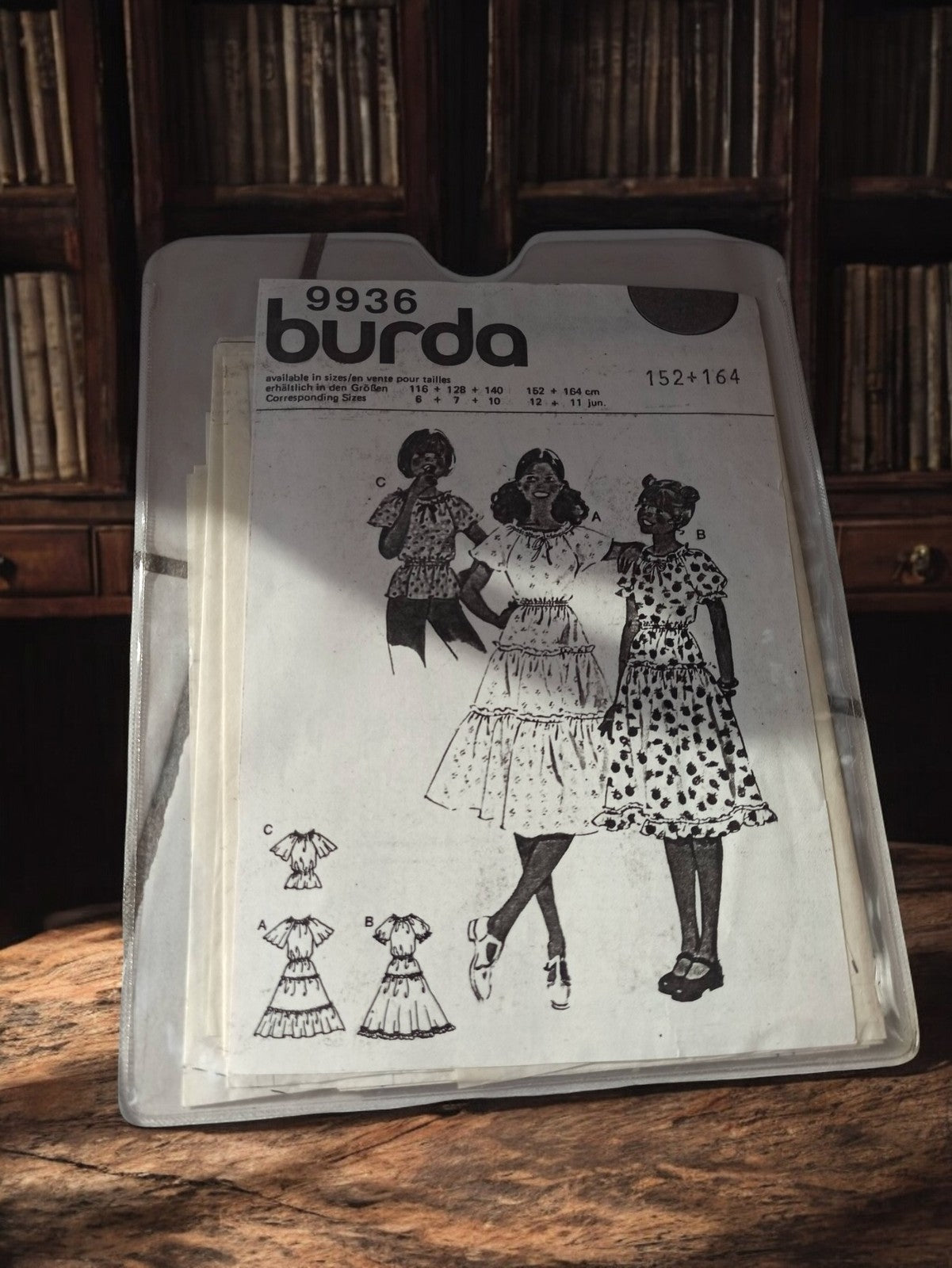 Patron couture vintage Burda 9936 robe fille, ancien modèle rétro années 70