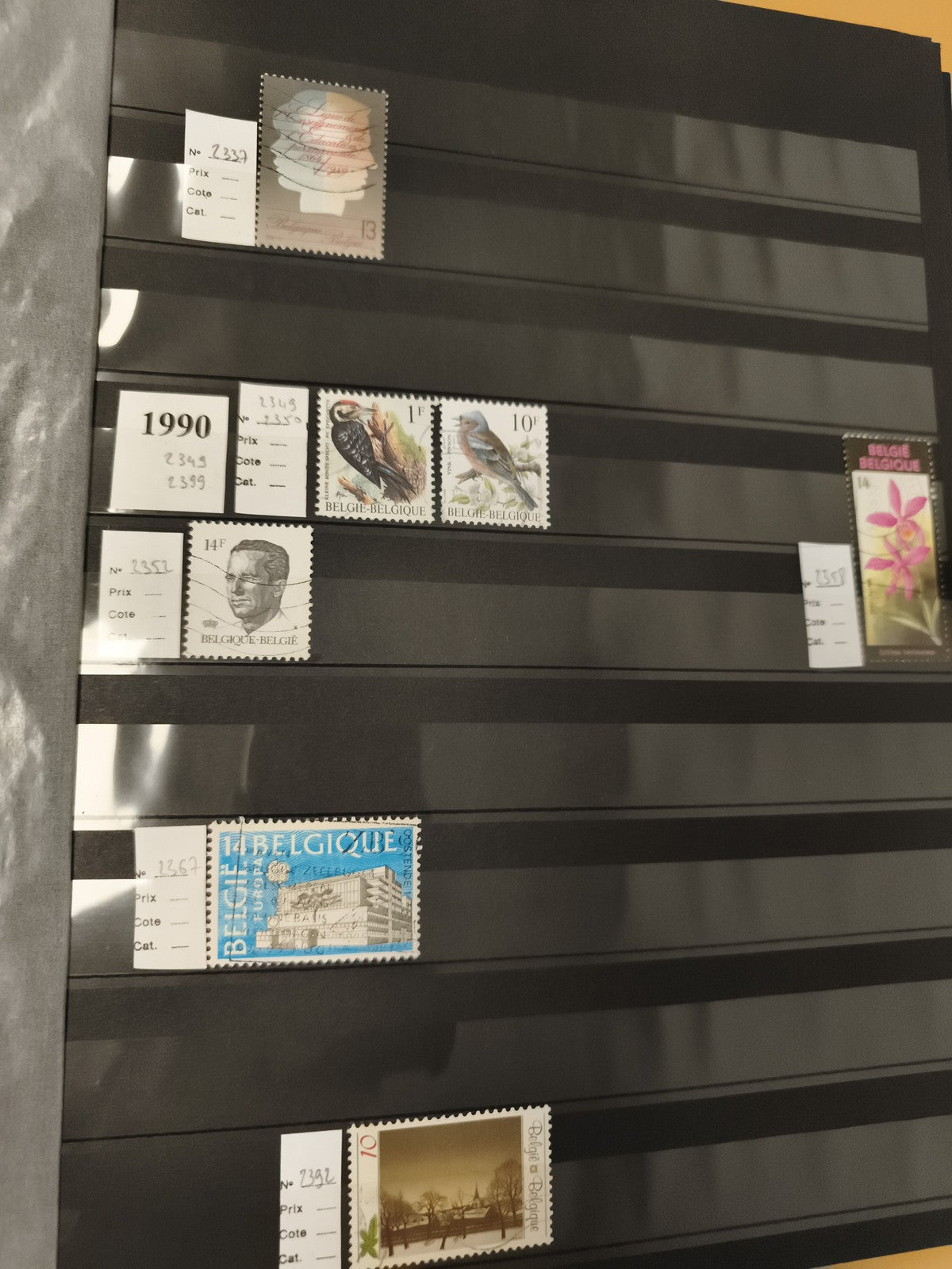 Timbres Belgique oiseaux fleurs architecture lot philatélie thématique