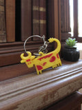 Porte-clés vache jaune rouge vintage rétro – métal et plastique – accessoire anc