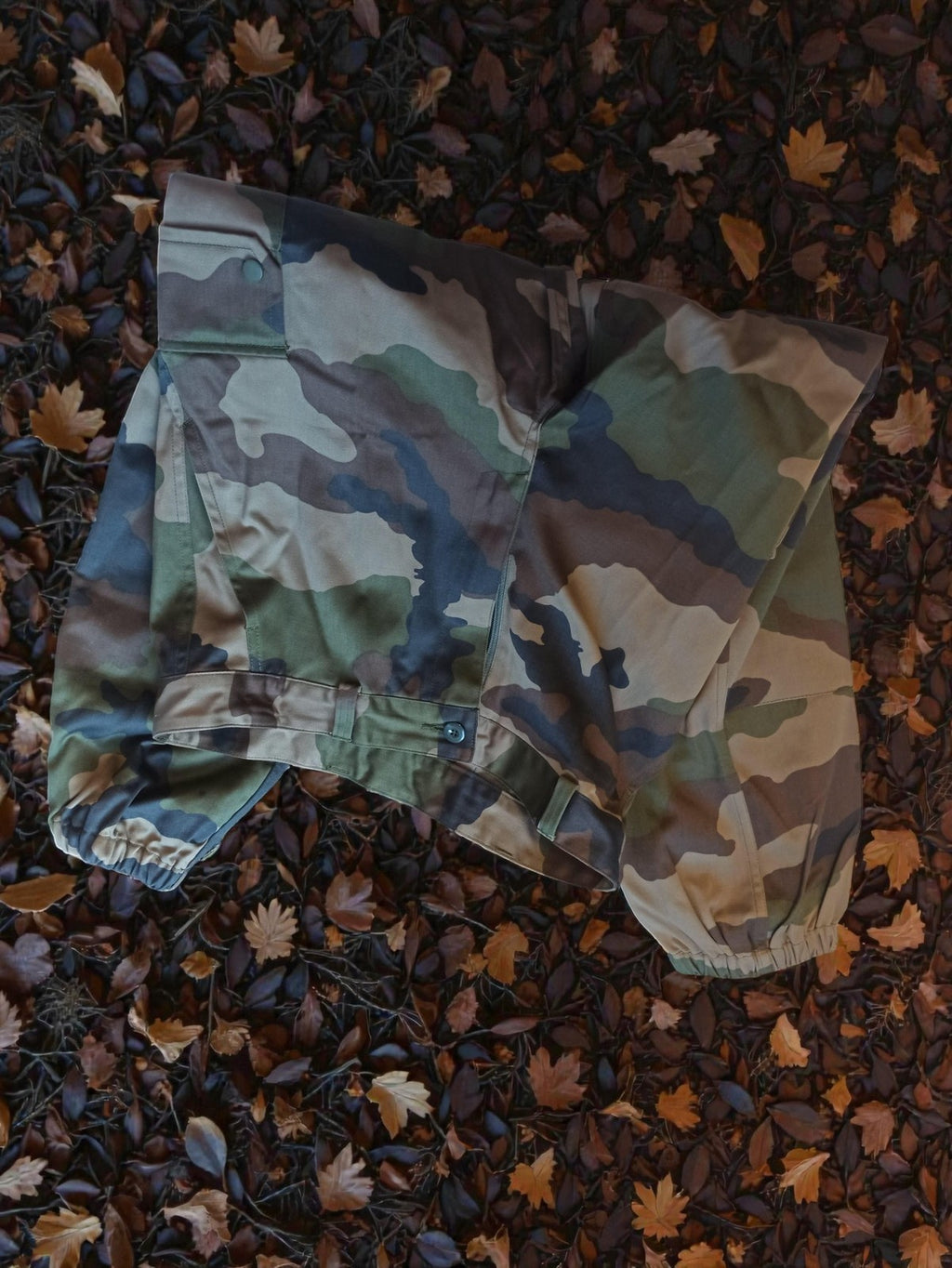 Pantalon militaire camouflage vintage ancien, rétro armée, militaria