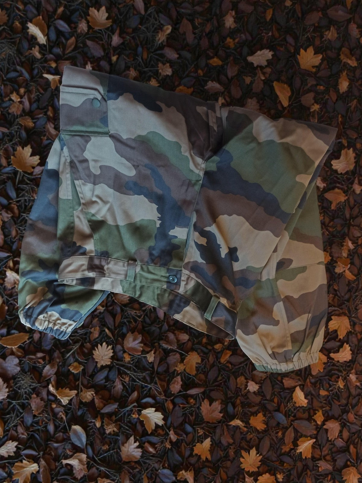 Pantalon militaire camouflage vintage ancien, rétro armée, militaria