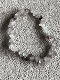 Bracelet pierres naturelles perles irrégulières translucides violet clair