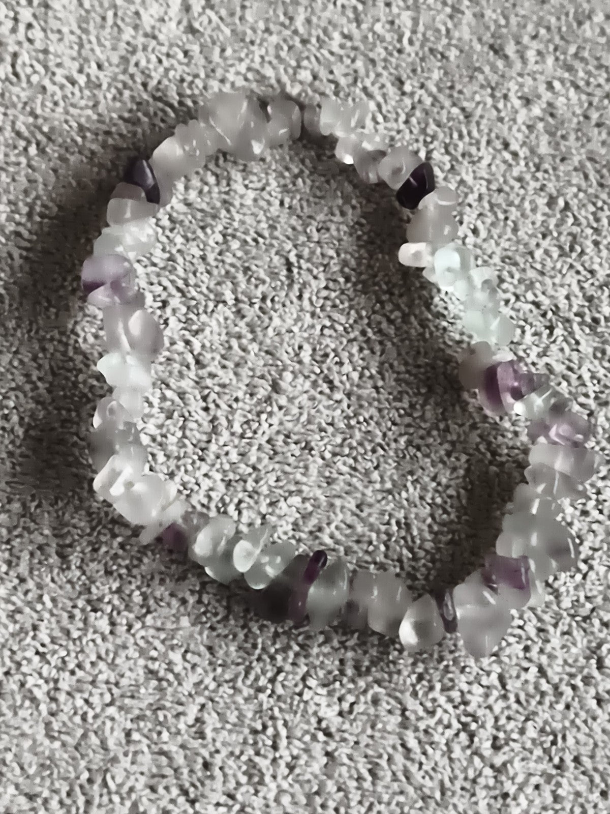 Bracelet pierres naturelles perles irrégulières translucides violet clair
