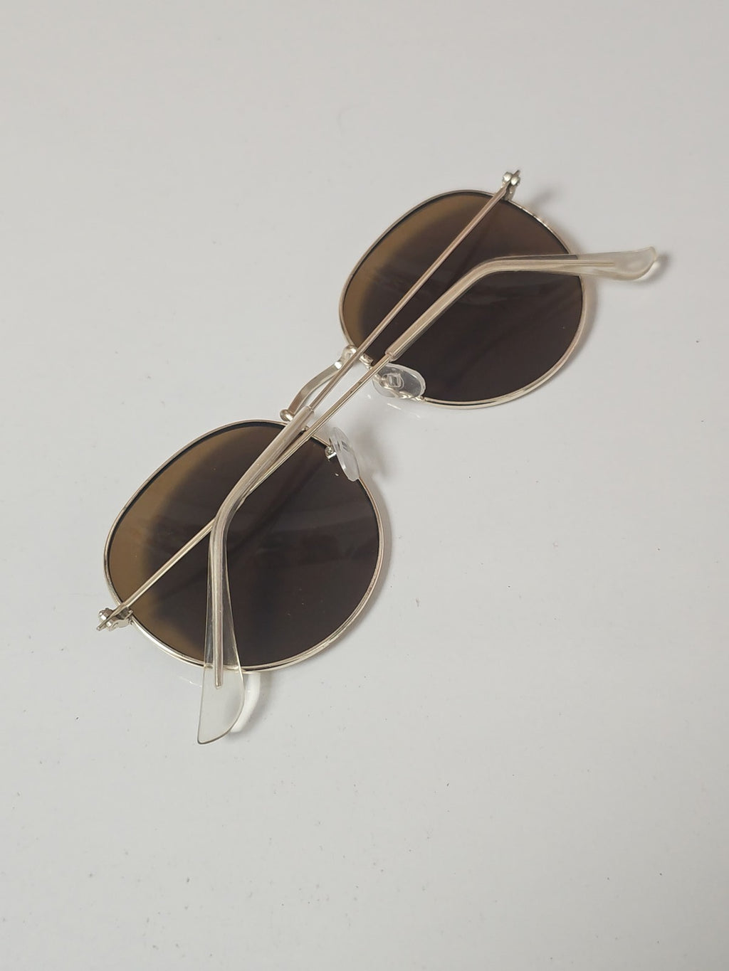 Paire de lunettes unisexe GÉNÉRIQUE d'occasion, monture classique confortable