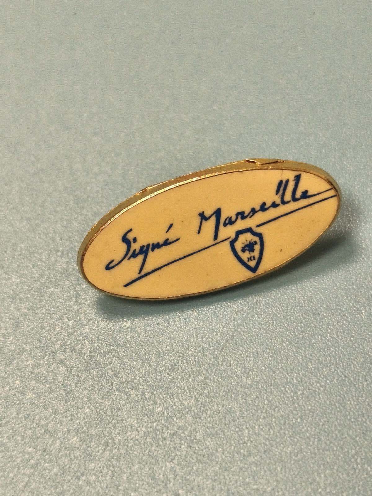 Vintage pin's ovale Signé Marseille bleu blanc, badge ancien collection