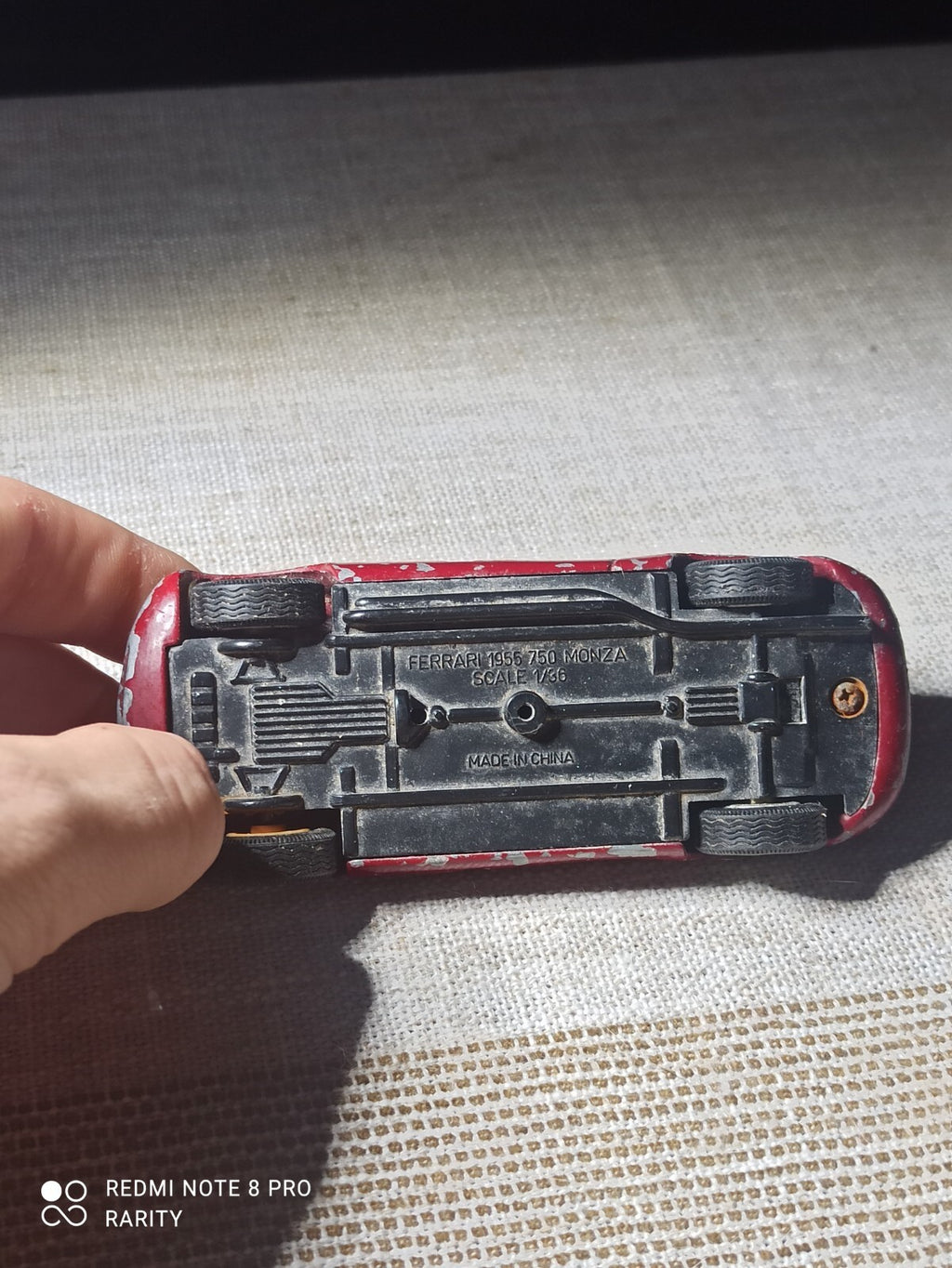 Voiture miniature Ferrari vintage rouge n°26 – modèle ancien de course – 1:43