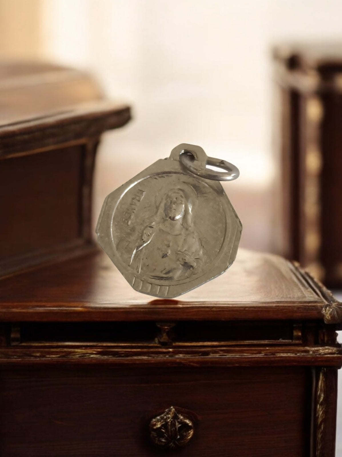 Pendentif religieux catholique vintage en métal