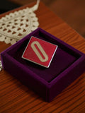 Pin's publicitaire vintage carré rouge, édition limitée, logo trombone