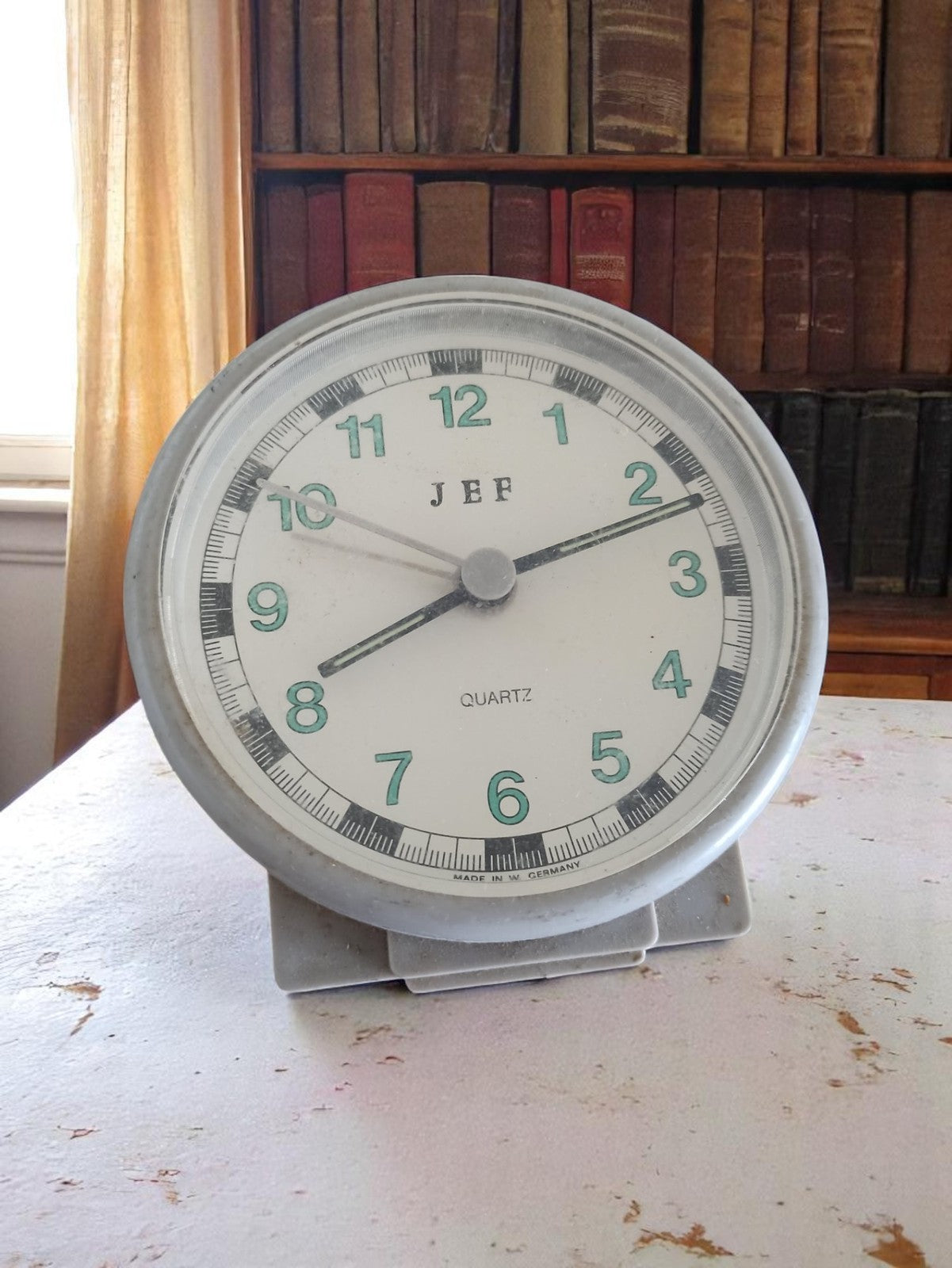 Réveil vintage JEF quartz à restaurer, blanc, Made in W. Germany, ancien clock