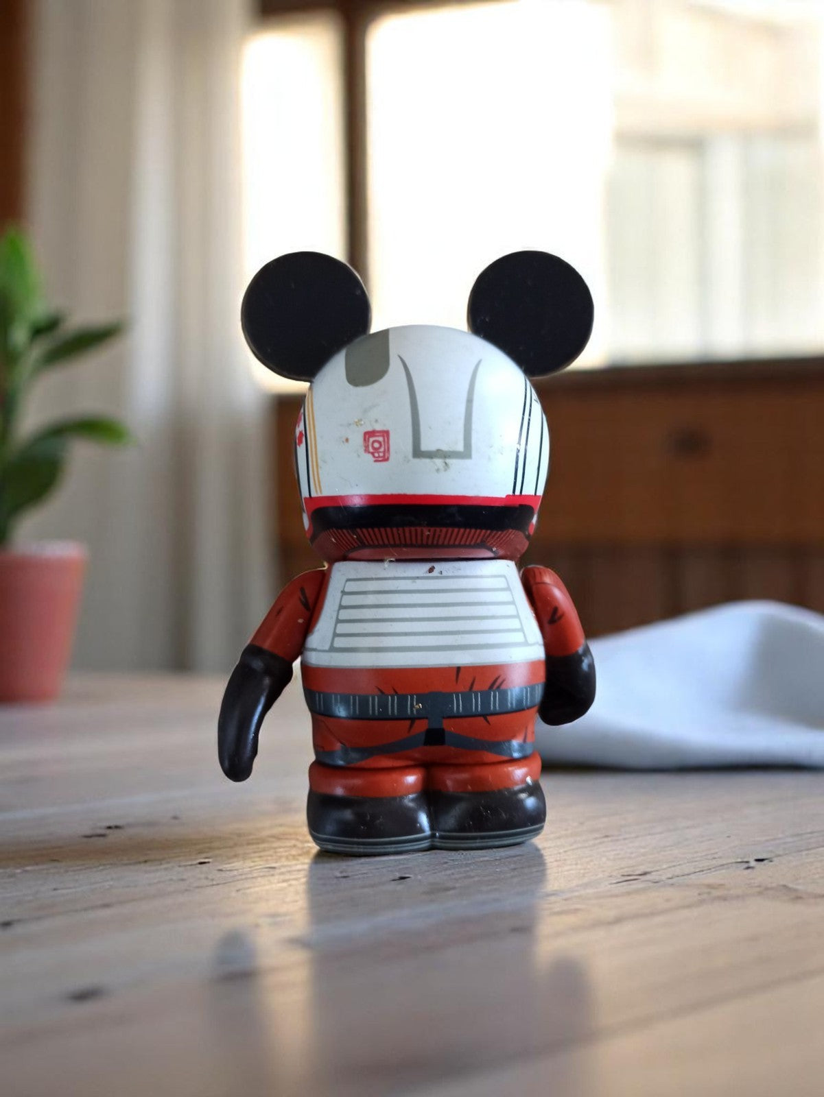 Figurine Vinylmation Ello Asty Star Wars Disney casque pilote 3" The Force Awake