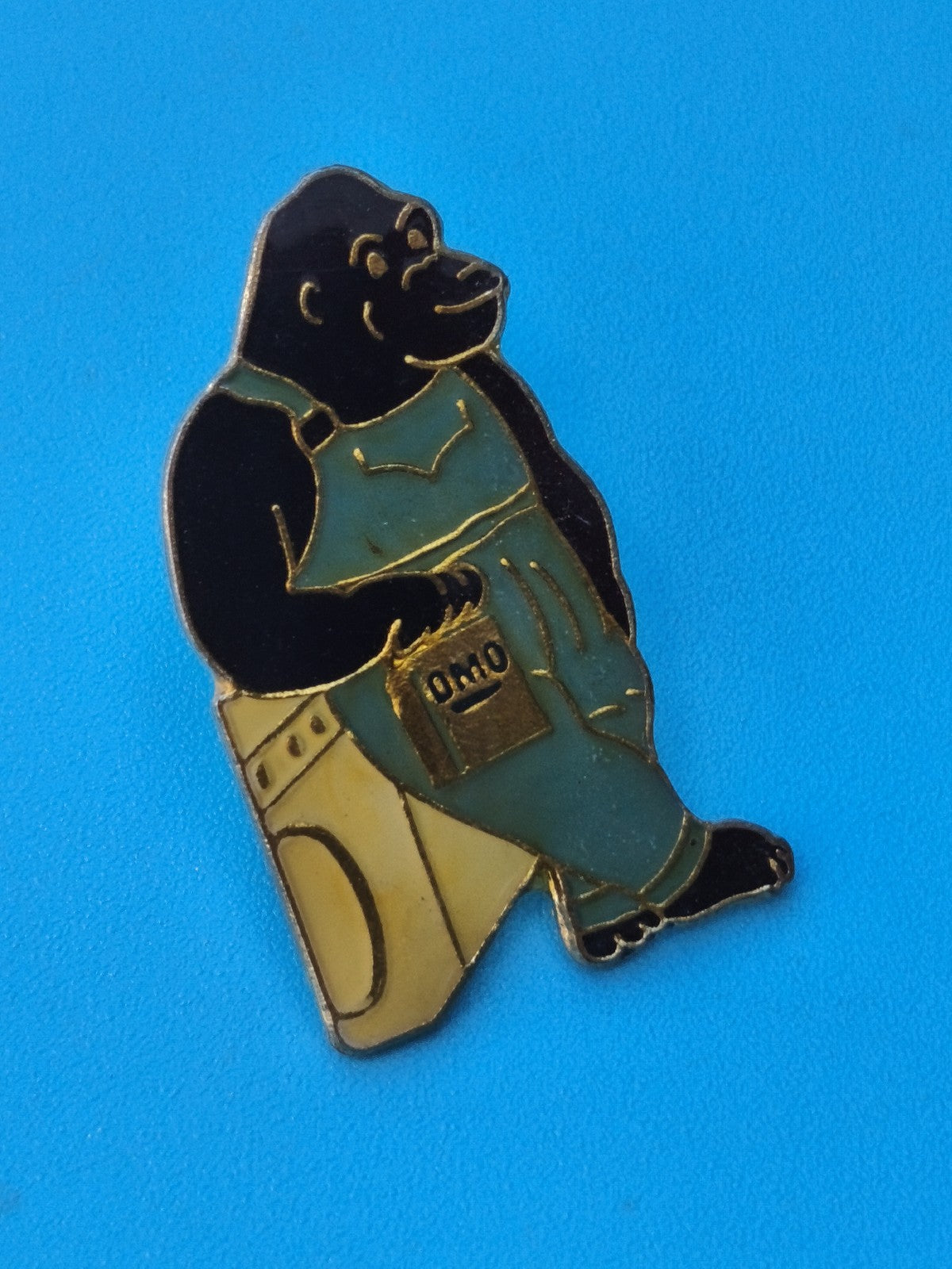 Vintage pin's OMO gorille lessive publicitaire ancien collection rare
