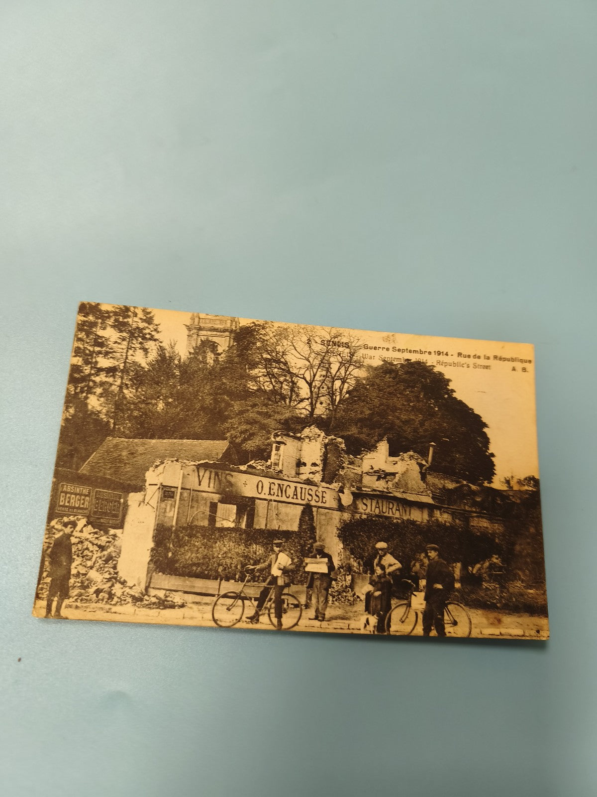 Ancienne carte postale animée Senlis Rue de la République Guerre 1914 (Ref 2)