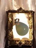 Pendentif goutte pierre naturelle opalescente bélière métal - style unique