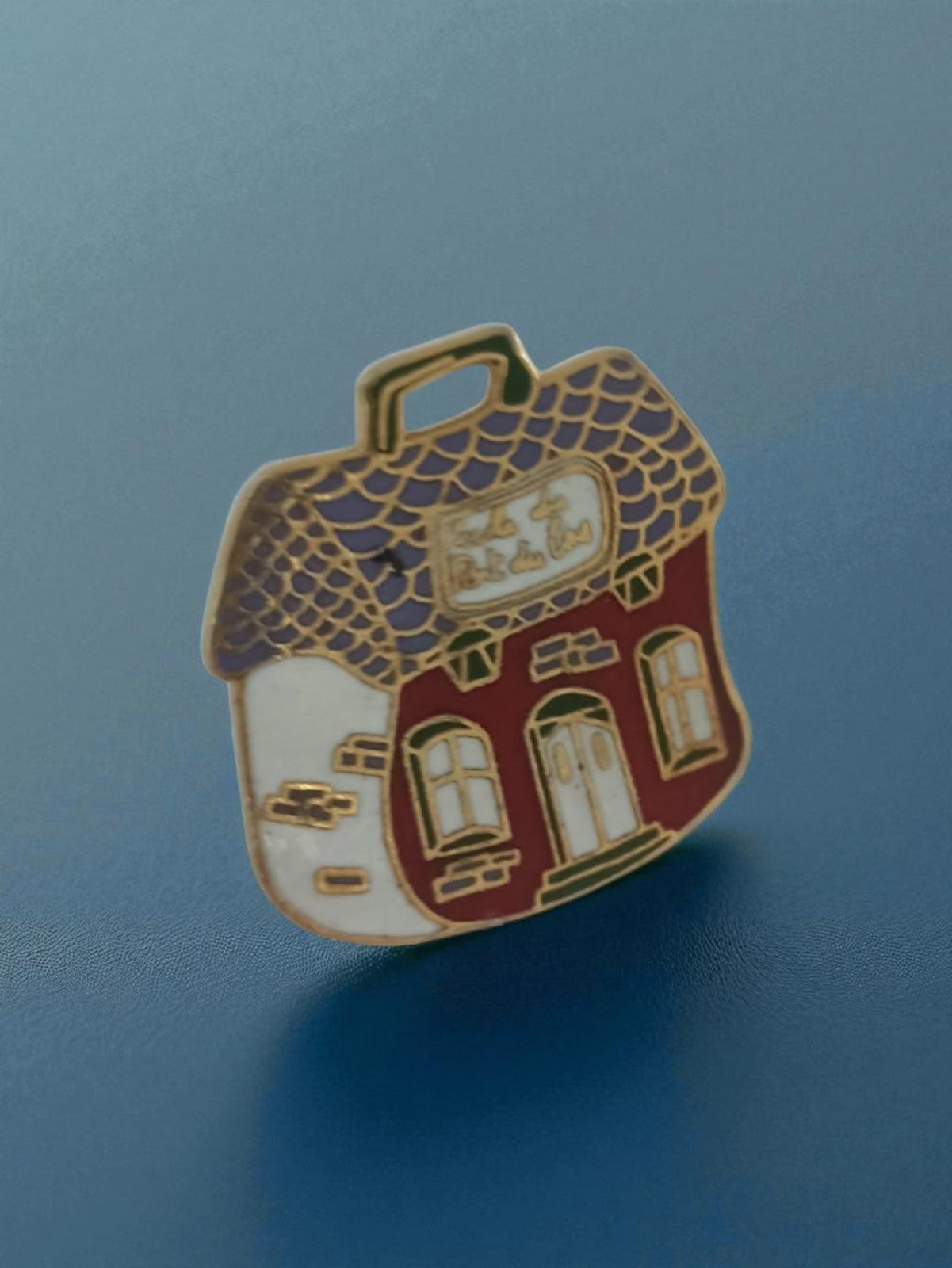 Pin's vintage maison école badge rétro éducation scolaire ancien