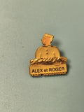 Vintage pin's Alex et Roger boulanger doré collection publicitaire ancien