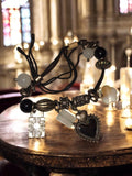 Bracelet fantaisie rétro pendentifs cœur perles noir blanc style vintage