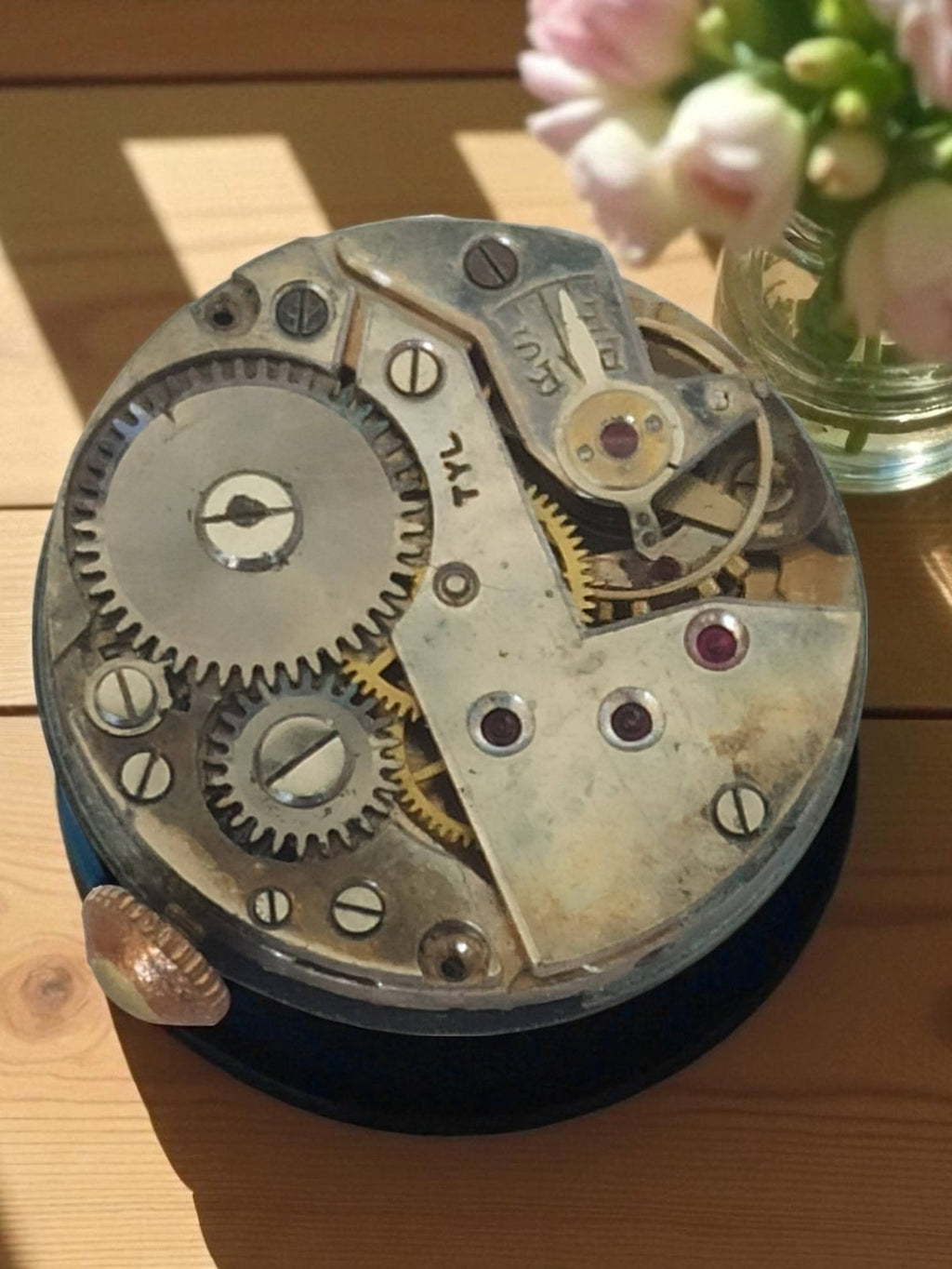 Montre réveil vintage TYl mécanique brun, cadran rond, fonctionnel, années 50