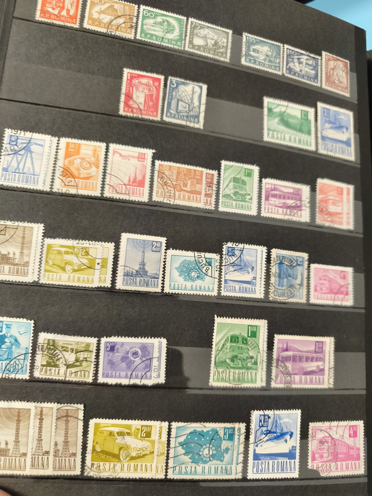 Lot anciens timbres oblitérés Roumanie, Posta Romana, multicolores, véhicules