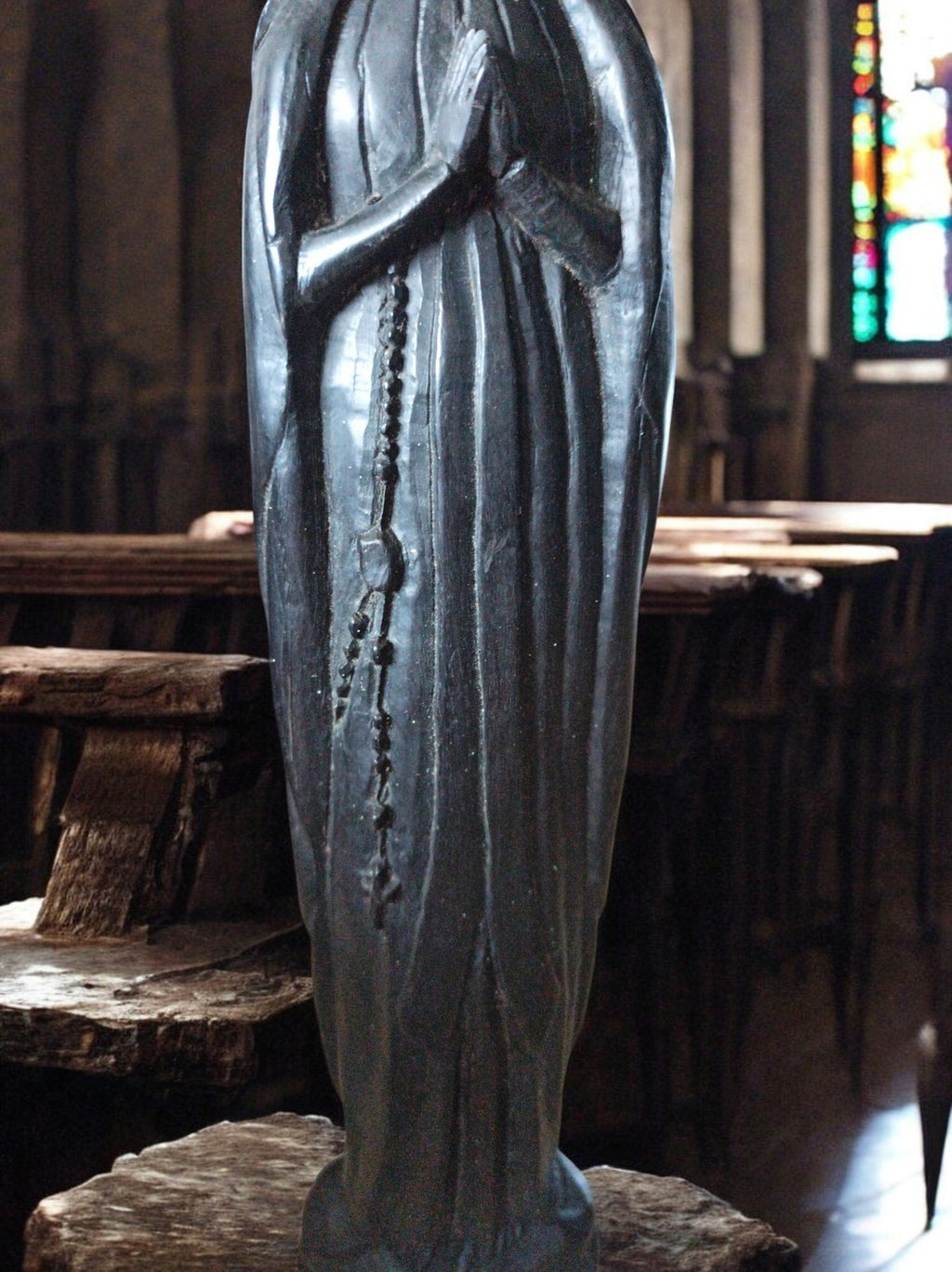 Statue Vierge Marie couronnée bois sculpté XIXe style religieux noir