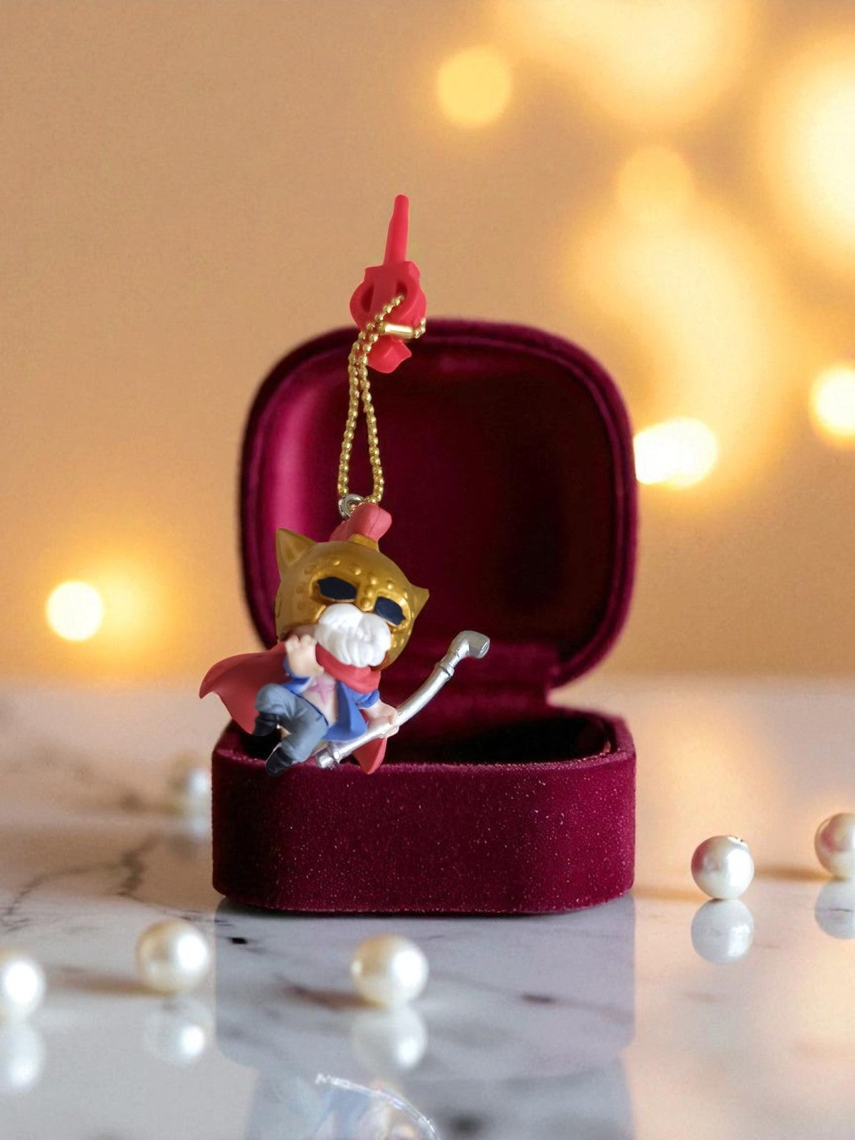 Porte-clés One Piece vintage figurine dorée costume cape, accessoire rare