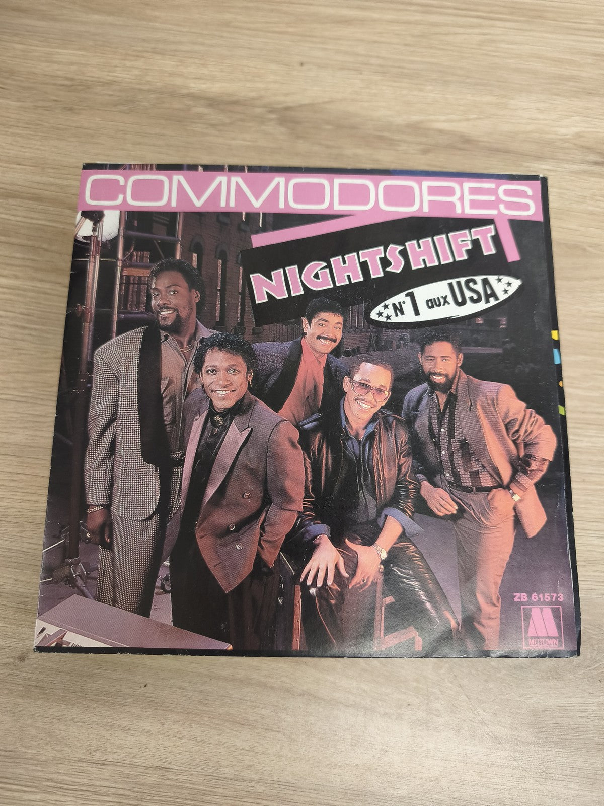 Vinyle 45 tours Commodores Nightshift pochette couleur Motown (Ref 2)