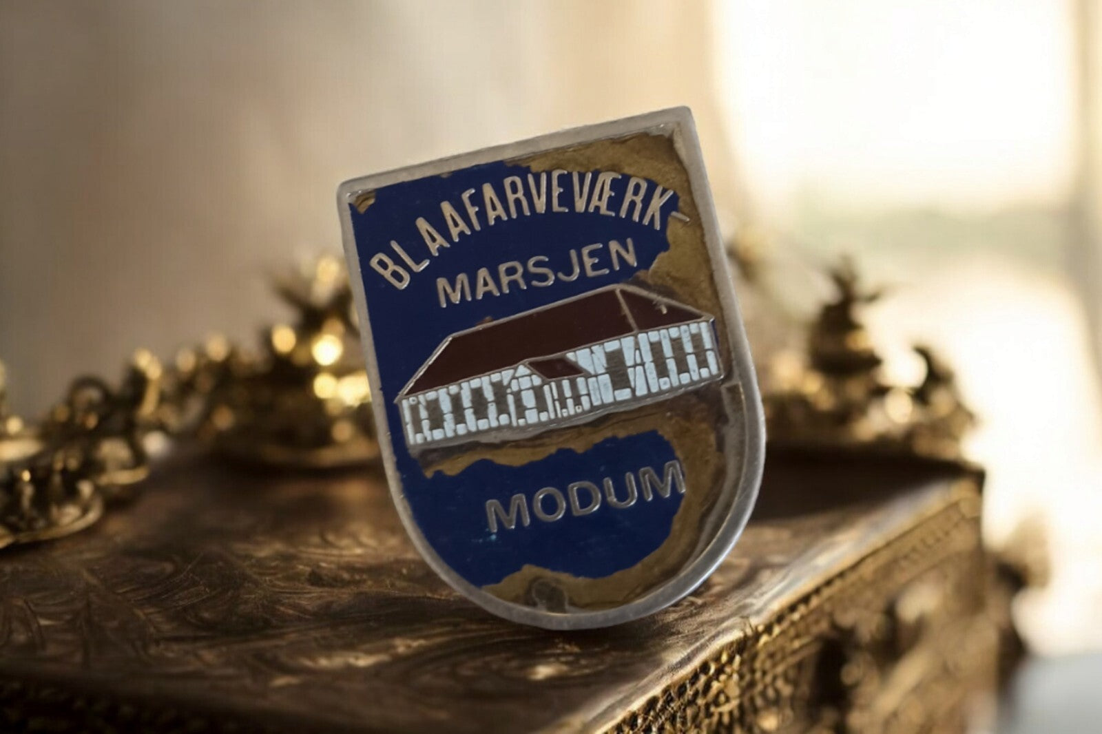 Broche émaillée vintage Blaafarveværk bleu Modum badge pin scandinave