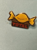 Vintage pin's TOTAL bonbon jaune rétro collection publicitaire