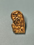 Vintage pin's doré motif personnage assis ? Collection rétro ancien (Ref 1)