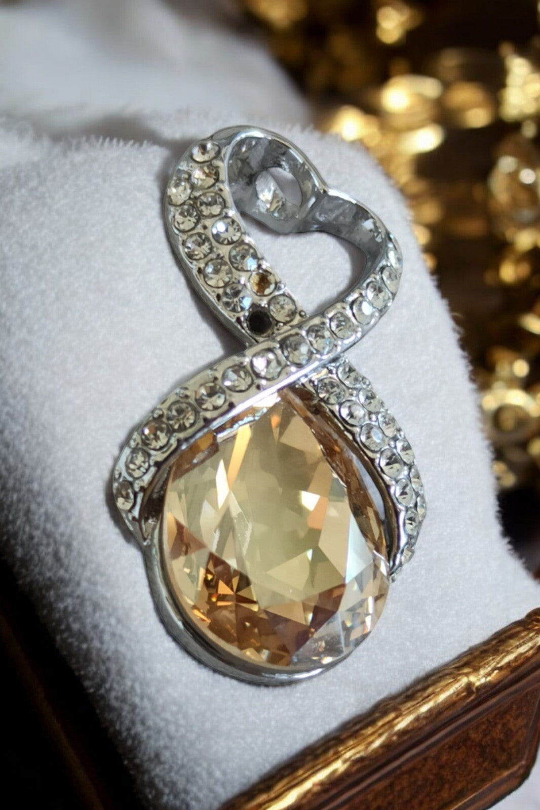 Pendentif vintage strass cristal clair forme goutte ? Bijou délicat rétro chic