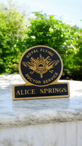 Plaque souvenir métal Royal Flying Doctor Service Alice Springs vintage Australi