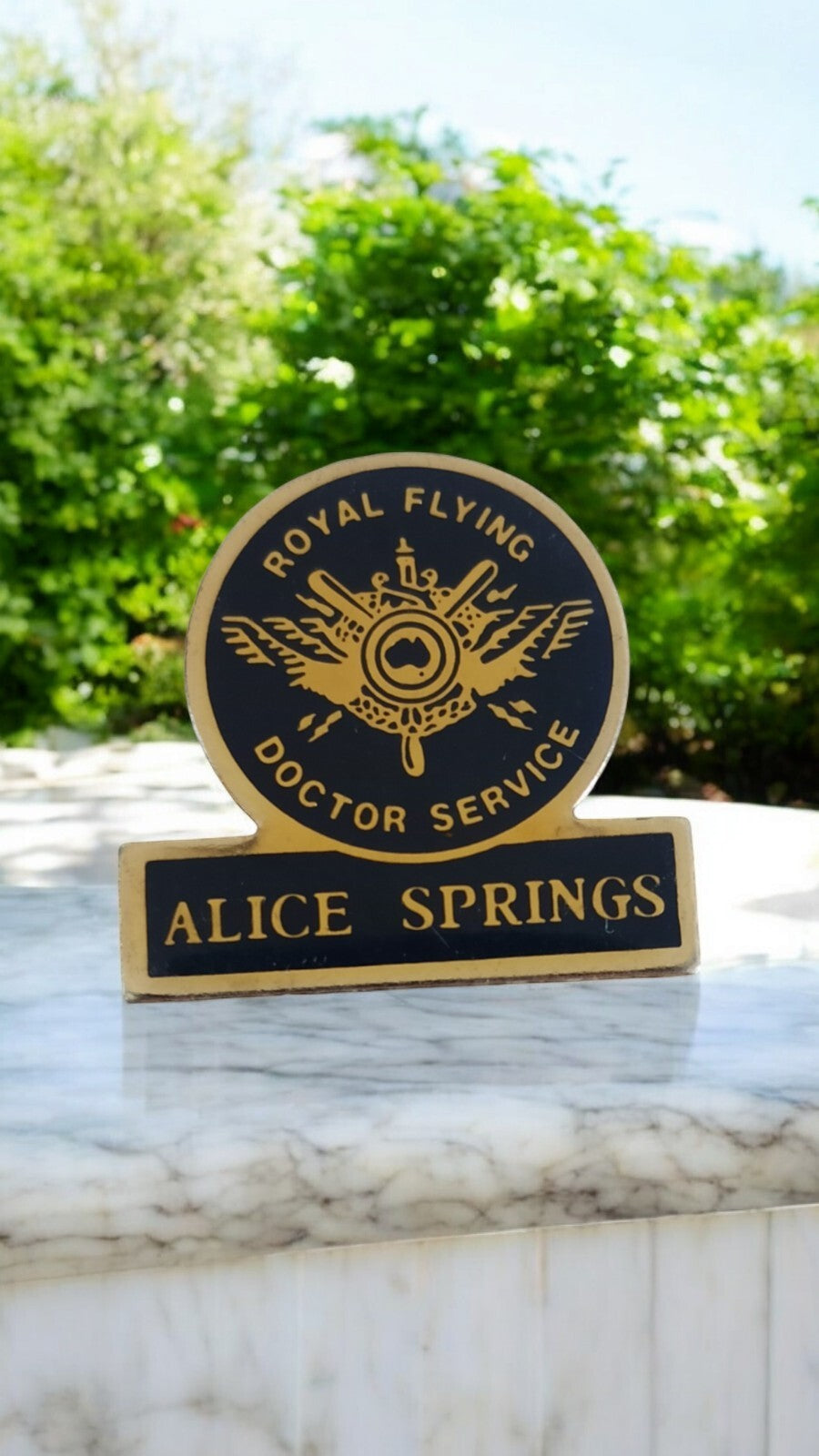 Plaque souvenir métal Royal Flying Doctor Service Alice Springs vintage Australi