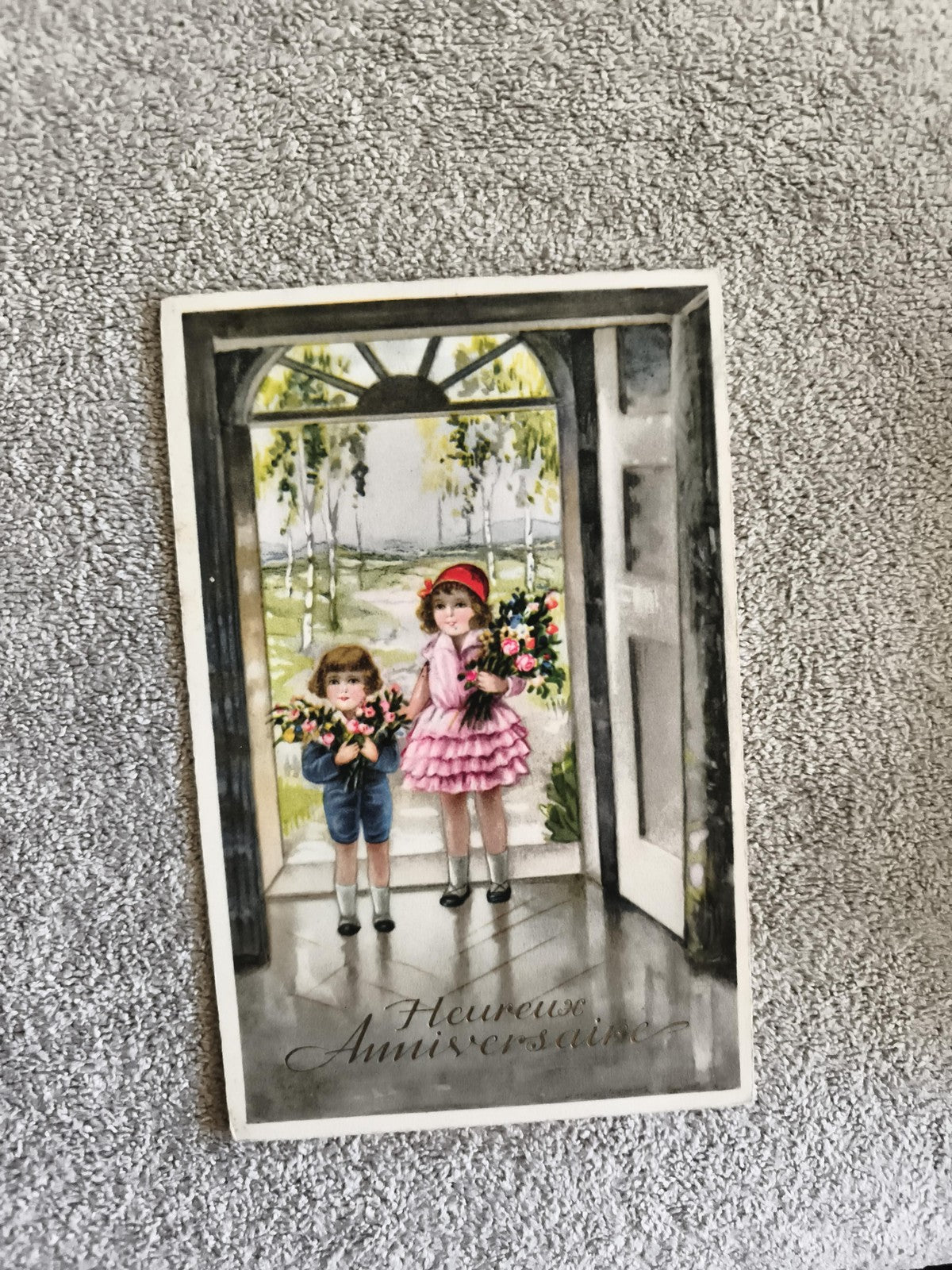 CPA illustration enfants bouquets Heureux Anniversaire porte ouverte