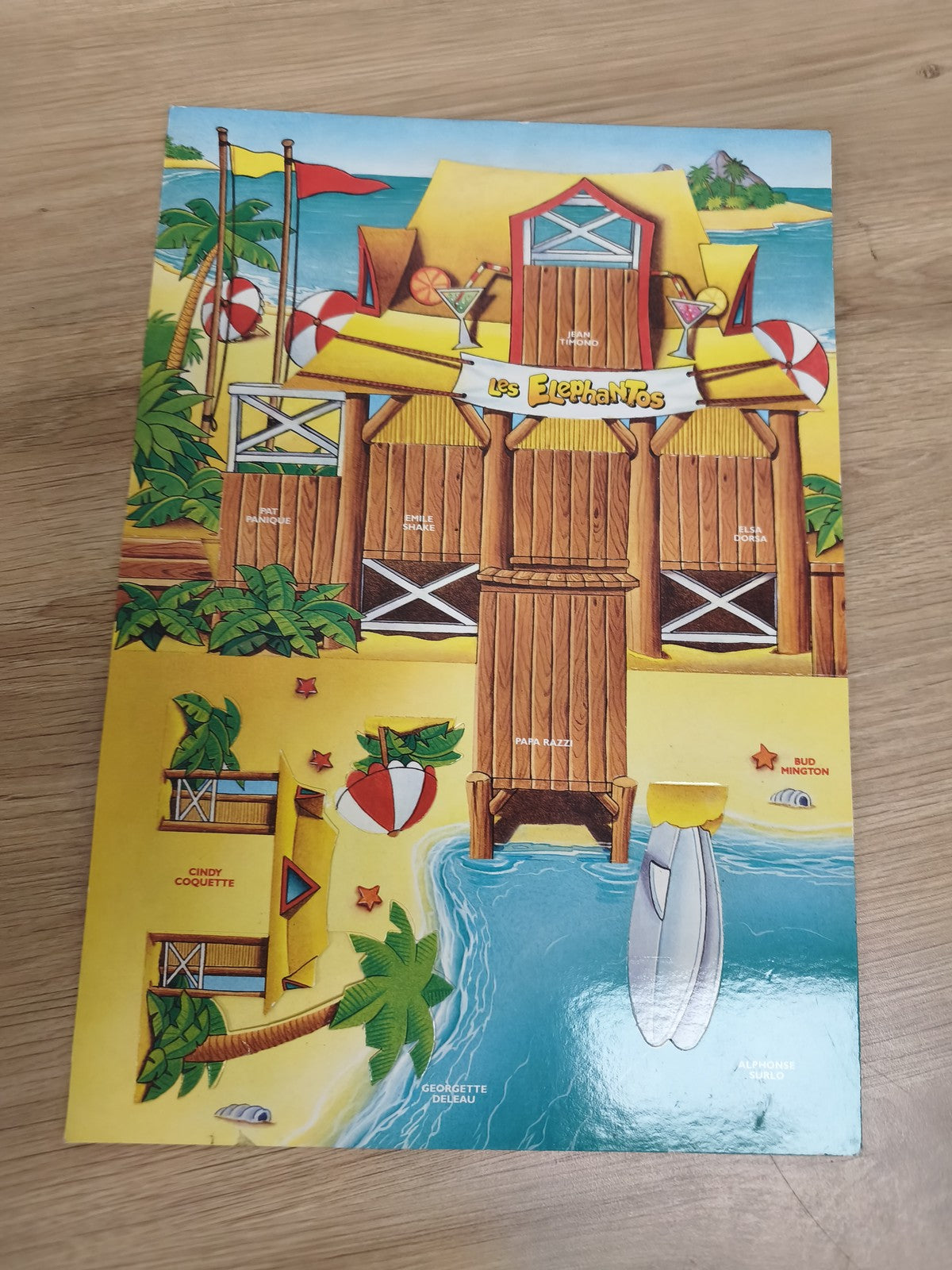 Ancien présentoir Kinder Les Elephantos, décor plage, collection jouets vintage