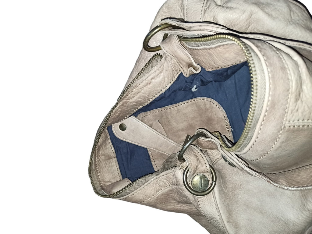 Sac à main gris cuir souple, anse épaule, fermeture zip, style chic