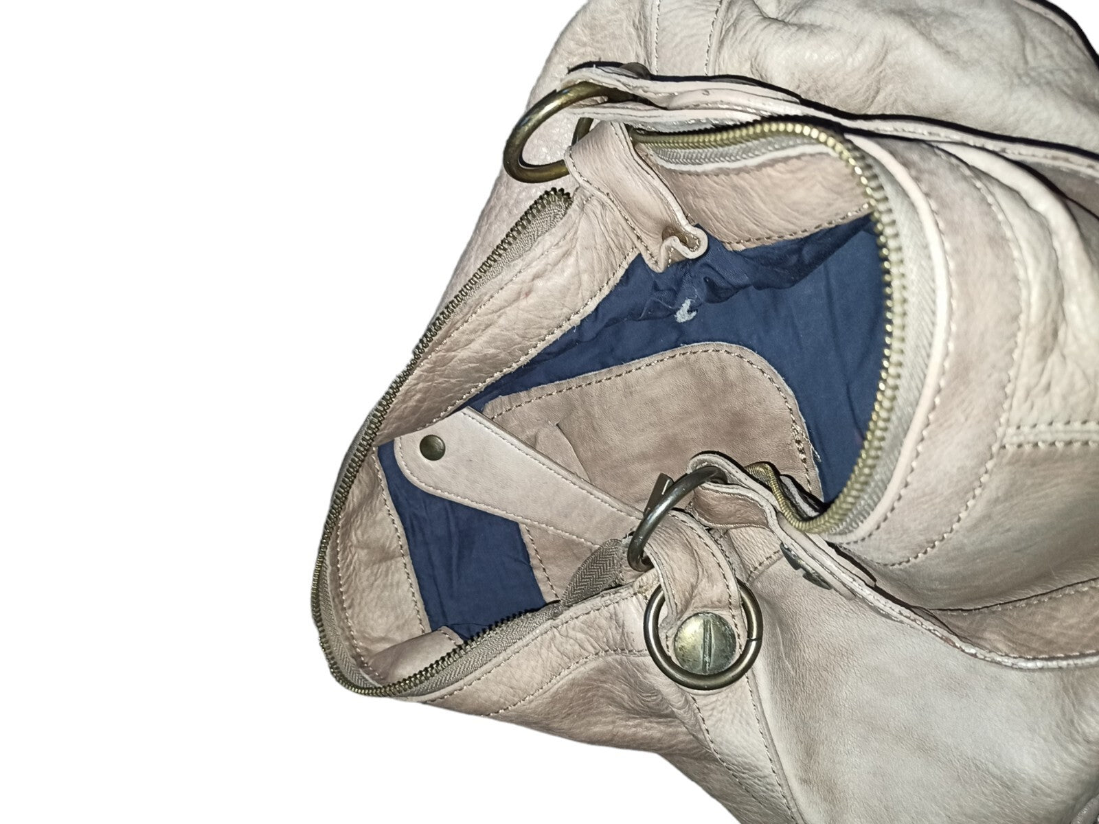 Sac à main gris cuir souple, anse épaule, fermeture zip, style chic