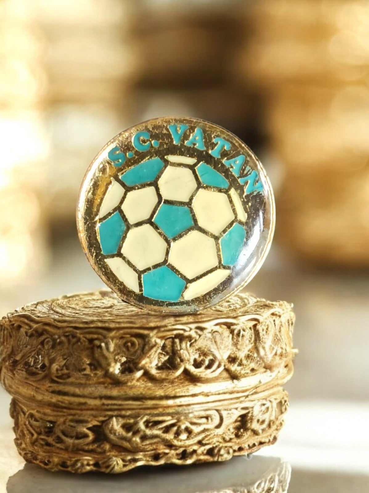 Pin's vintage S.C. Vatan football rond bleu blanc, badge ancien soccer club