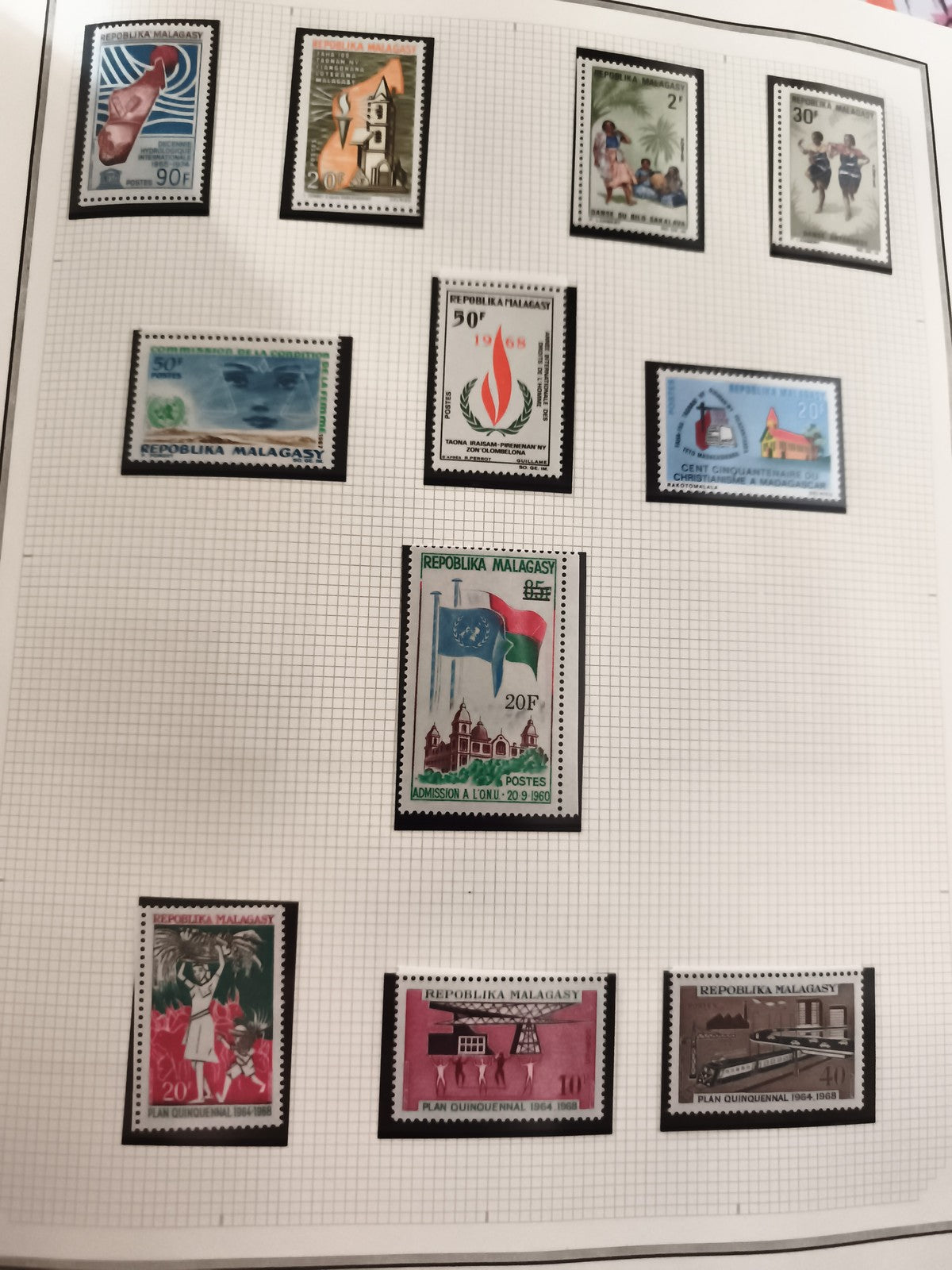 Timbres neufs République Malagasy vintage années 60, lot philatélie Madagascar