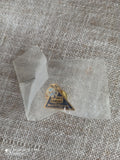 Pin's vintage Mondial La Marseillaise Marius Ferrat triangle bleu doré