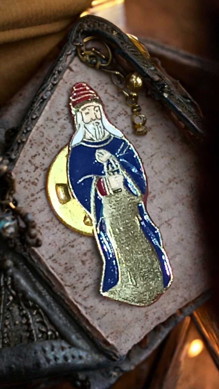 Pin's Vintage Roi Mage émaillé bleu doré ? Collection rare, souvenir religieux