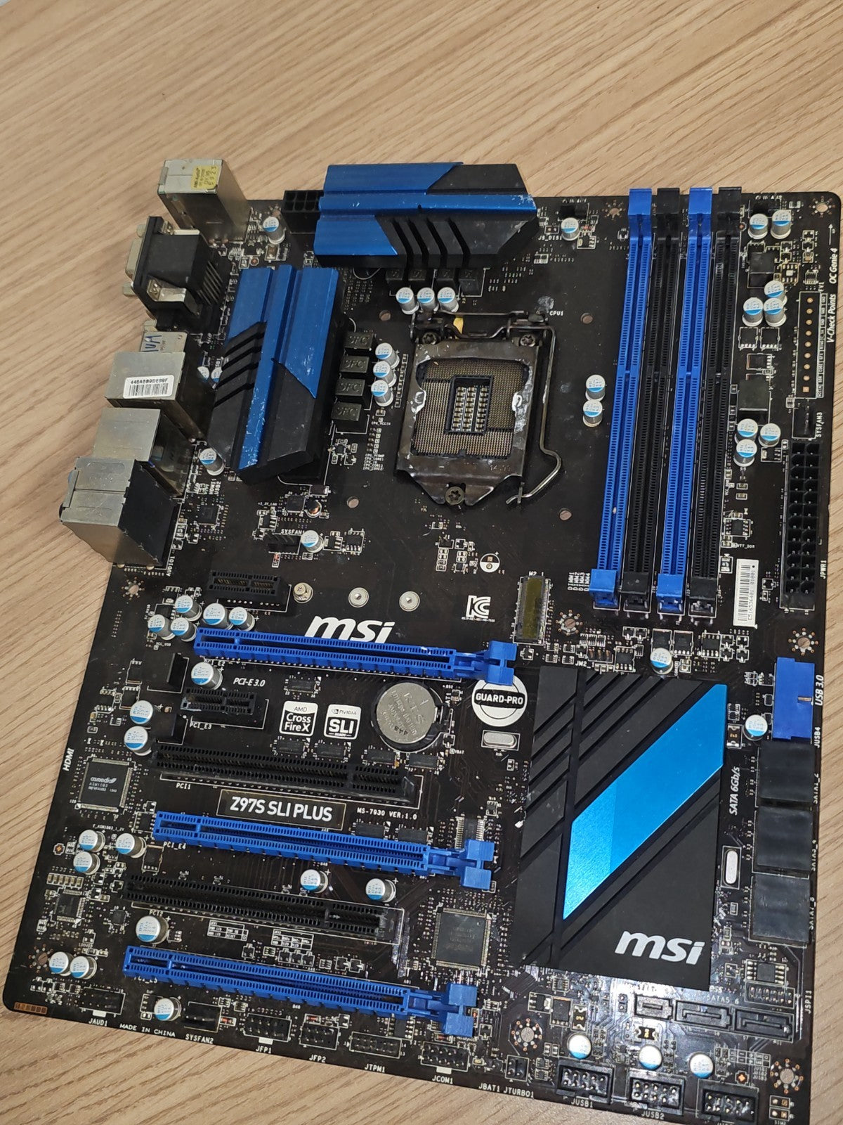 Carte mère MSI Z77 ? Socket LGA 1155 ? DDR3 ? ATX ? Non testée