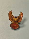 Pin's vintage Kawasaki aigle doré rouge collection moto ancien badge