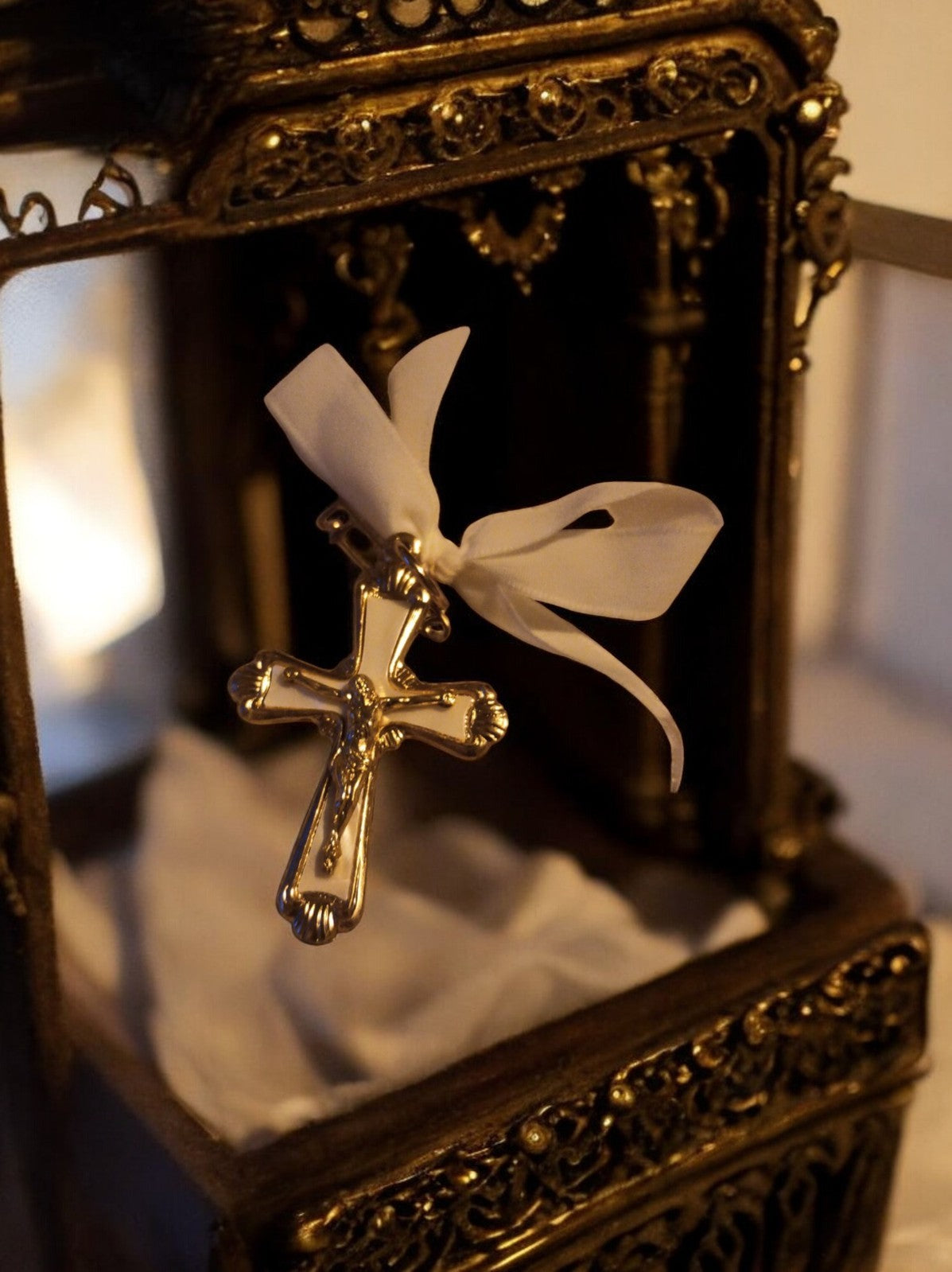 Chapelet croix fantaisie vintage dorée ruban blanc religieux ancien