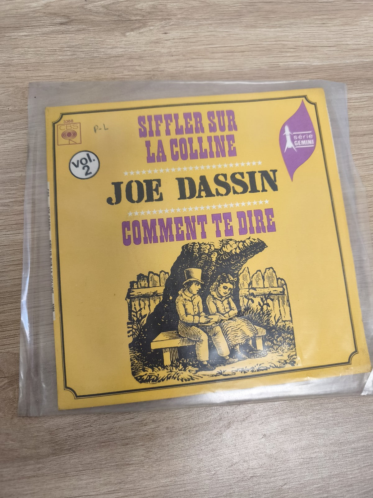 Vinyle 45T Joe Dassin Siffler sur la colline / Comment te dire pochette jaune