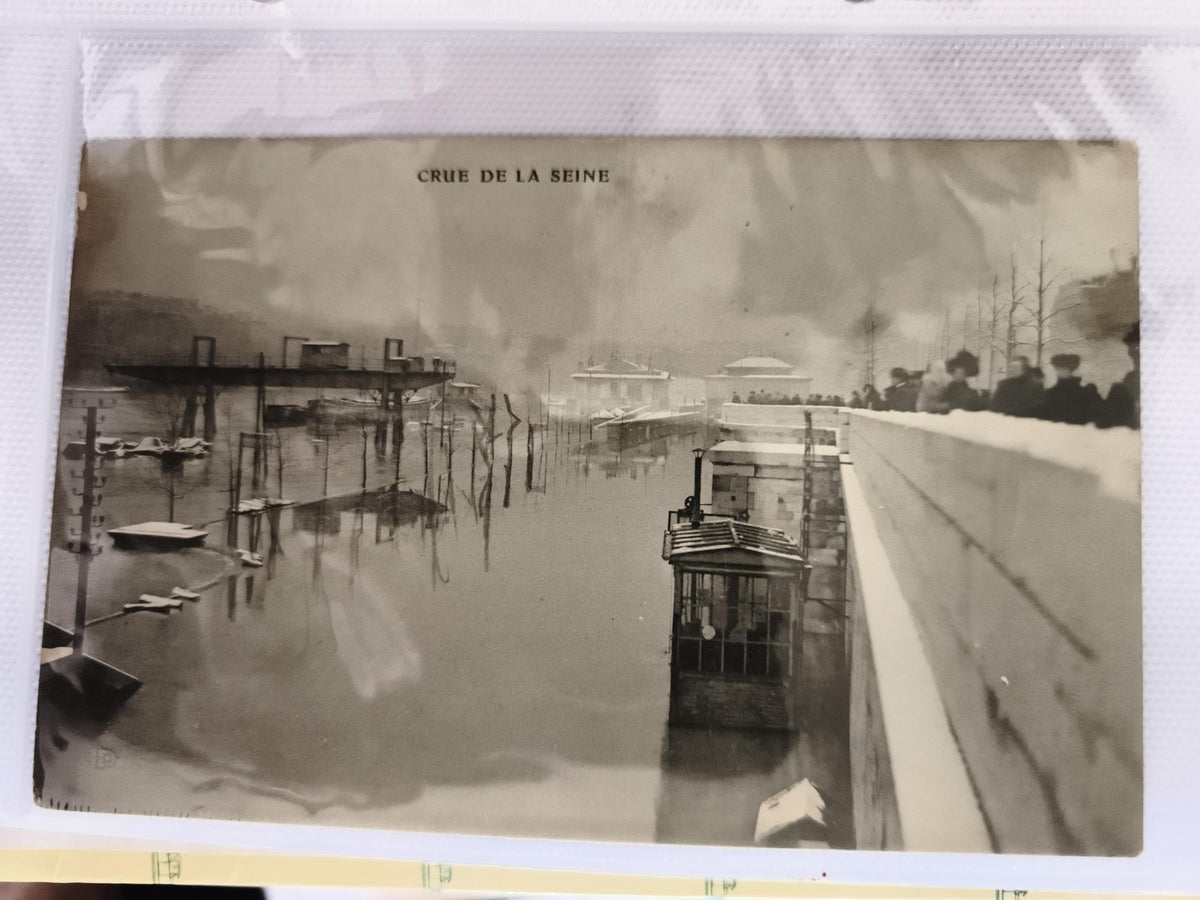 CPA inondation Crue de la Seine photo ancienne noir et blanc Paris